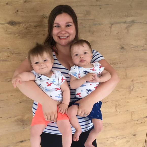 Meet your Posher, Nicole - Picture 1 of 1